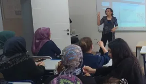 Yerköy Halk Eğitimi Merkezi tarafından açılan “Aile Okulu-1” kursu, öğretmen