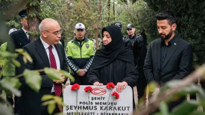 Polis Haftası kapsamında şehit polislerin kabirlerini ziyaret eden Diyarbakır İl