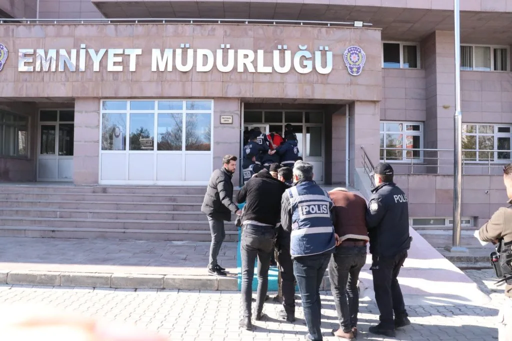 Yozgat’ta jandarma ekiplerinin düzenlediği operasyonda, dolandırıcılık suçundan hakkında kesinleşmiş hapis