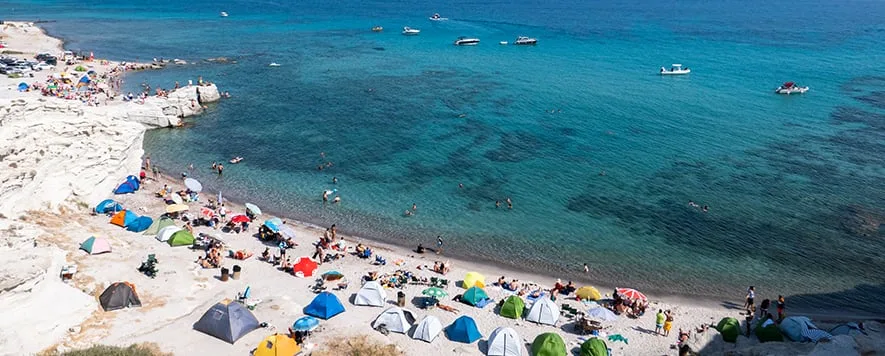 İzmir, hem şehir hayatının dinamizmini hem de doğanın huzur veren