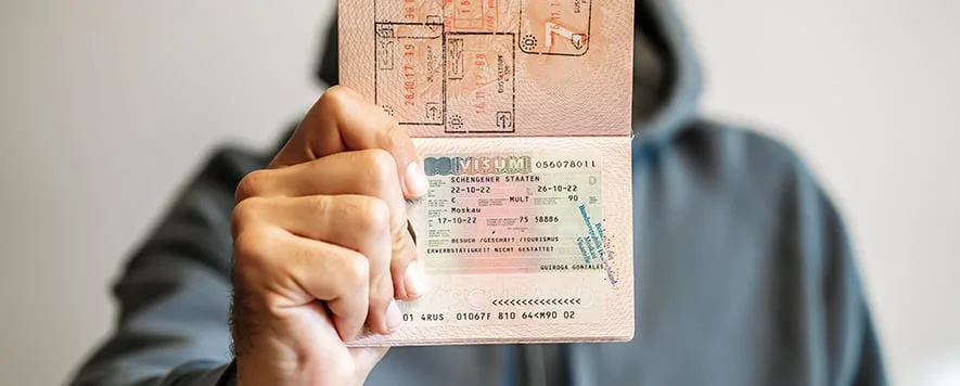 Yurt dışına çıkmak isteyen vatandaşlar için vize süreci zaman zaman