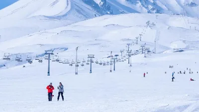 Her kış, karın büyüsüne kapılan tatilciler ve kayak severler gözlerini