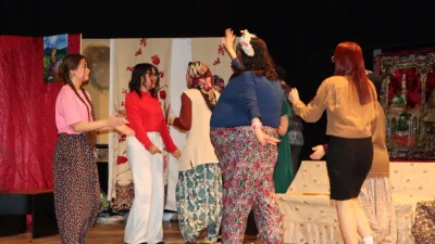 Yerköy Şehit İdris Aydoğdu Fen Lisesi öğrencilerinin sahnelediği “Kütük ve