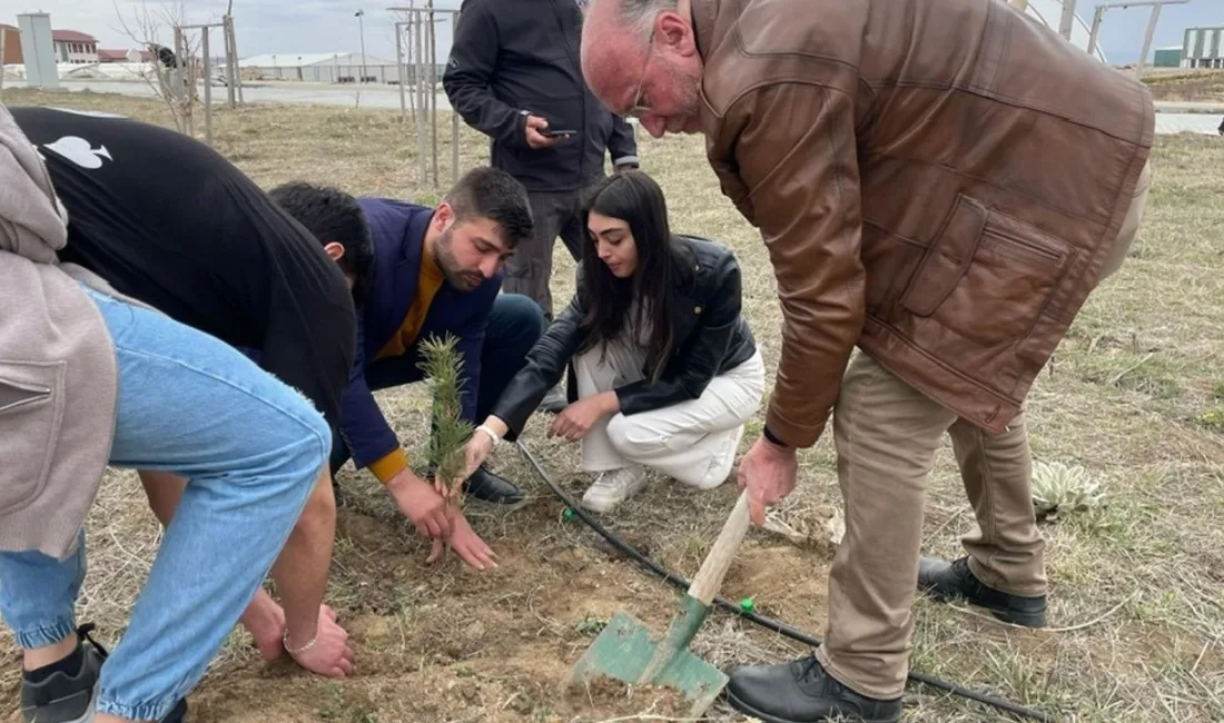 Yozgat Bozok Üniversitesi'nde düzenlenen "Doğaya Gelecek Ol, Bir Fidan Da