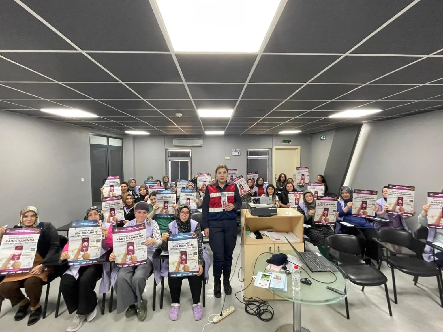 Yozgat’ın Yerköy ilçesinde bir tekstil fabrikasında çalışan 70 kadına, kadına