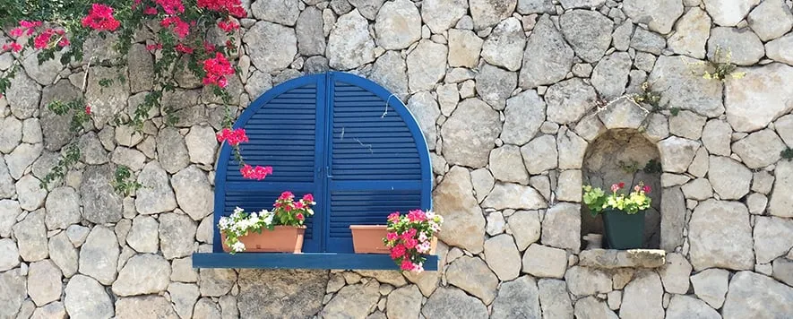 Kıbrıs, masmavi denizleri, eşsiz doğası ve zengin kültürüyle her yıl