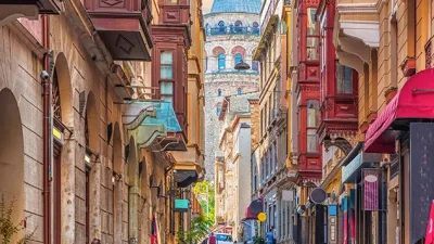 İstanbul’un birçok semti tarihi dokusuyla dikkat çekiyor, ancak Beyoğlu’nun yeri,