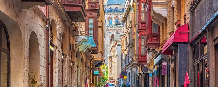 İstanbul’un birçok semti tarihi dokusuyla dikkat çekiyor, ancak Beyoğlu’nun yeri,