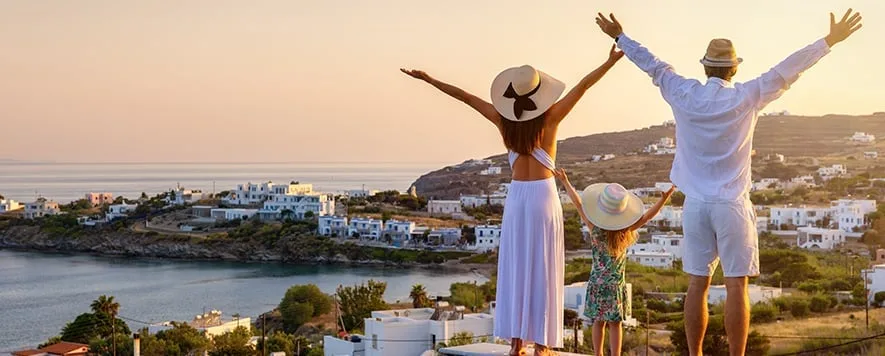 Ege ve Akdeniz’in sıcak kıyı şehirlerinden görülebilen Yunan adalarına artık