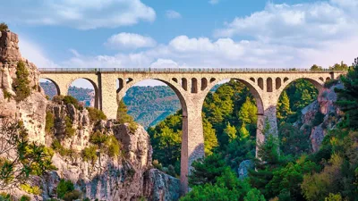 Türkiye, tarih boyunca pek çok medeniyete ev sahipliği yapmış, zengin