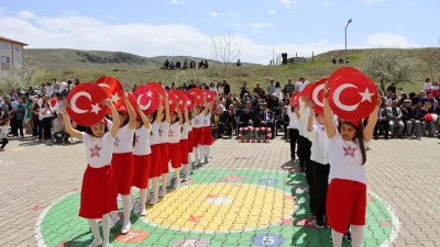 Yerköy’de 23 Nisan coşkusu TOKİ Şehit Ali Salamlı İlkokulu’nda düzenlenen