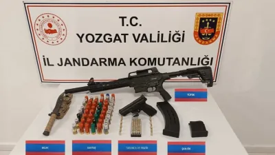 Jandarma ekiplerinin düzenlediği operasyonda, ormanlık alanda ruhsatsız silah ve mühimmat