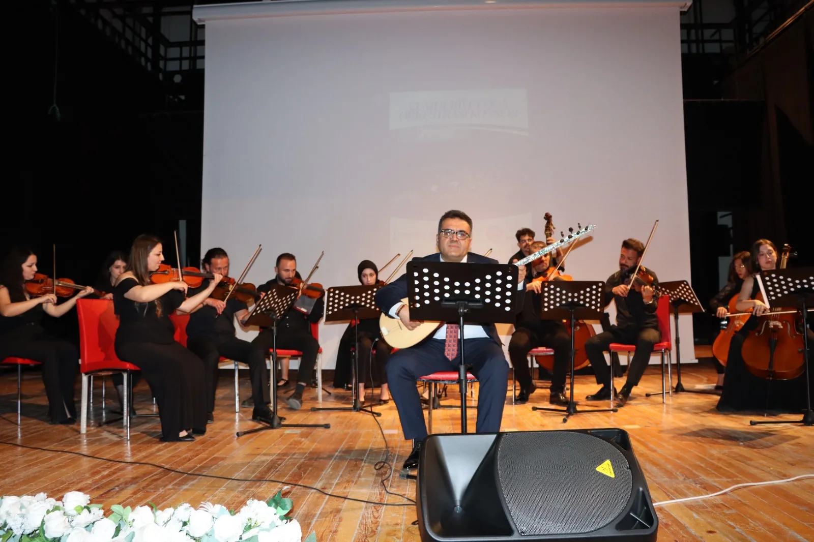 Yerköy'de düzenlenen Cumhuriyet Oda Orkestrası konseri, sanatseverlerden yoğun ilgi görürken,