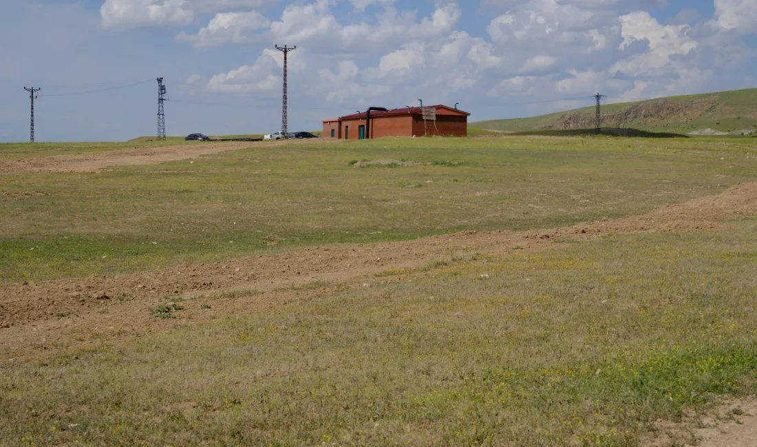 Yerköy ilçemizde tamamlanan altyapı çalışmalarıyla faaliyete geçen Jeotermal Kaynaklı Sera