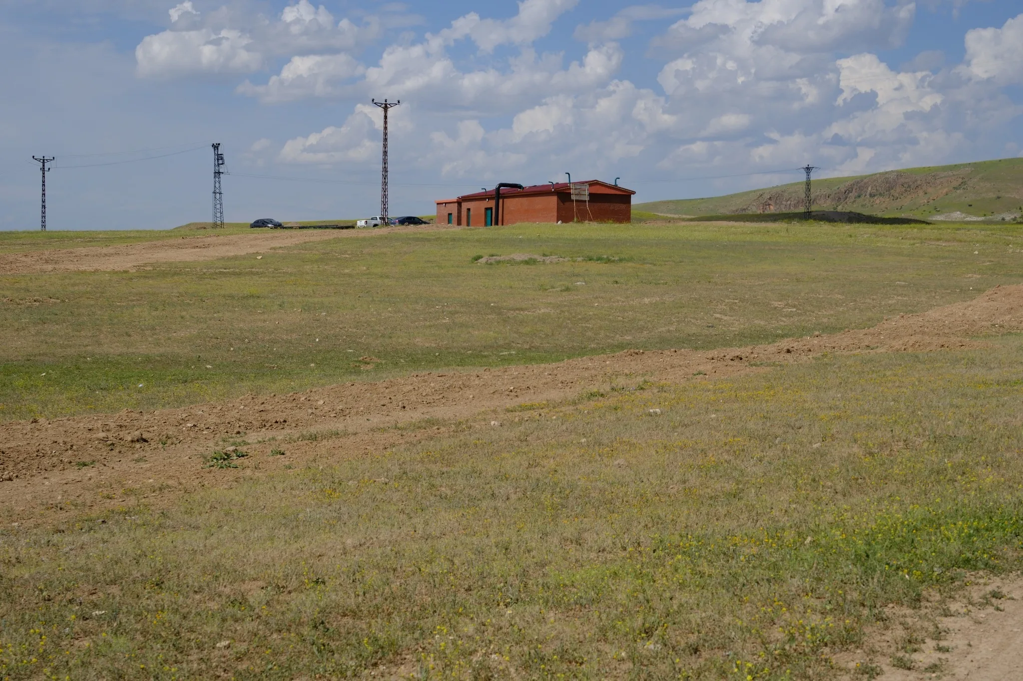 Yerköy ilçemizde tamamlanan altyapı çalışmalarıyla faaliyete geçen Jeotermal Kaynaklı Sera