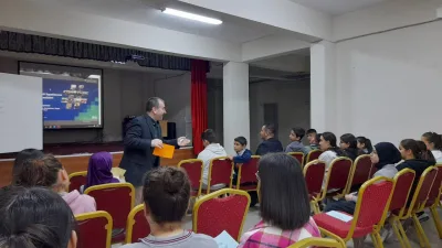 TÜBİTAK Bilim Söyleşileri kapsamında Niğde Aliya İzzet Begoviç Ortaokulu'nda öğrencilerle