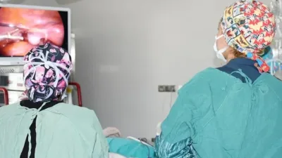 30 yaşındaki kadın hastanın karnından 20 santimetrelik dev kitle, Jinekolojik