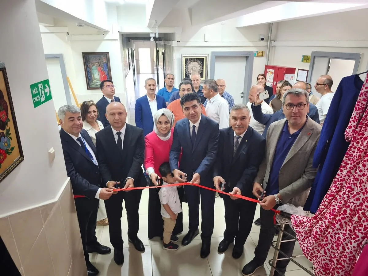 Yerköy Halk Eğitim Merkezi Müdürlüğü’nün yıl boyunca açtığı kurslarda hazırlanan