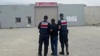 Yozgat jandarma ekipleri, düzenledikleri operasyonlarla aranan üç kişiyi yakaladı. 