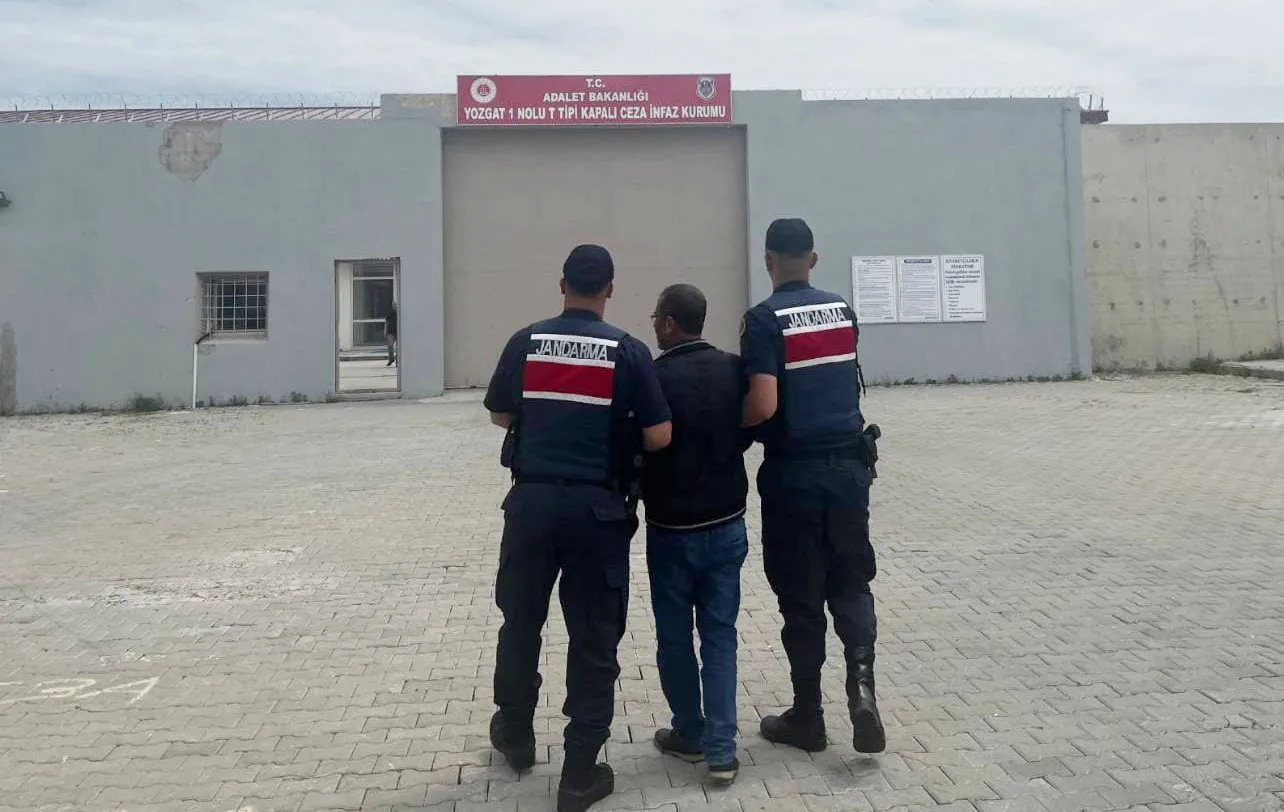 Yozgat jandarma ekipleri, düzenledikleri operasyonlarla aranan üç kişiyi yakaladı. 