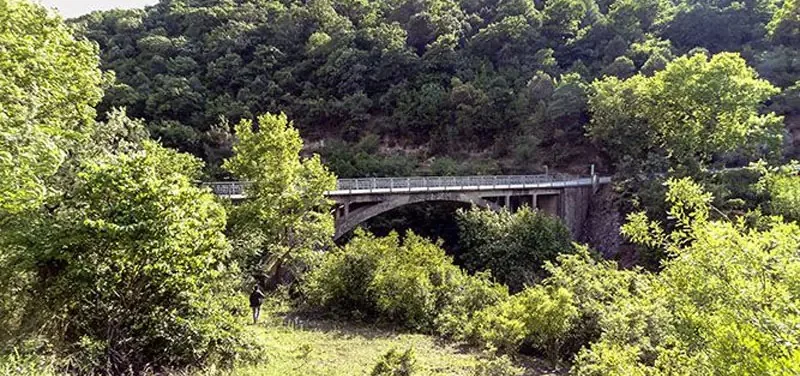 Balıkesir’in kuzeybatısında yer alan Balya ilçesi, hem tarihi yapıları hem