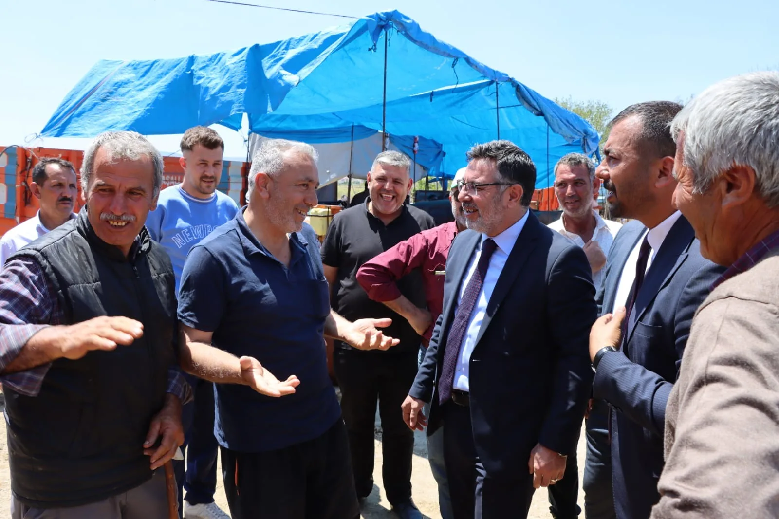 Başkan Arslan, Kurban Bayramı öncesi pazar esnafı ve vatandaşlarla buluştu,