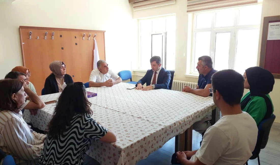 Çiçekdağı Kaymakamı Murat Görmüş, Borsa İstanbul Atatürk İlkokulu öğretmenleriyle buluşarak