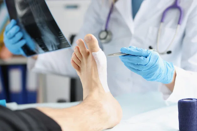 Diyabet, vücuttaki insülin üretimi veya kullanımındaki yetersizlik sonucu ortaya çıkan