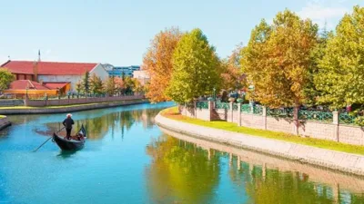 Eskişehir, genç nüfusu ve enerjik atmosferiyle dikkat çeken bir şehirdir.
