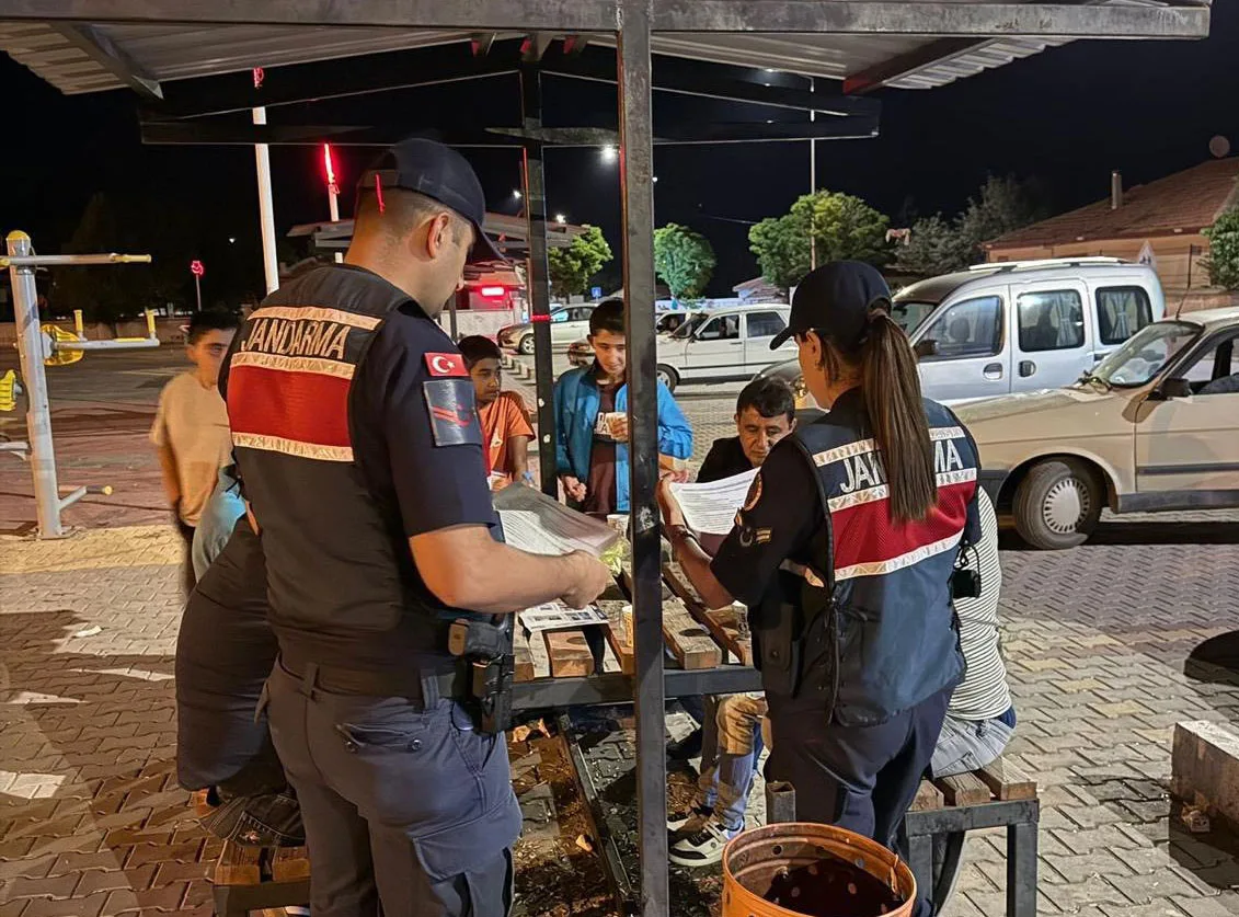 Çiçekdağı İlçe Jandarma Komutanlığı ekipleri, Köseli Beldesi’nde vatandaşlarla bir araya