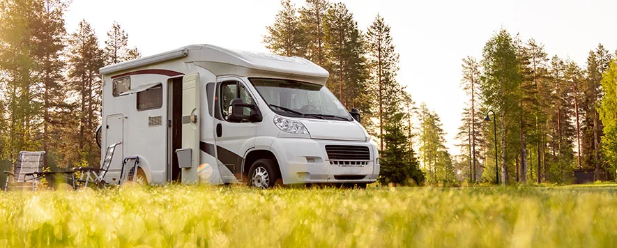 Karavanın Dört Tekerleği Özgürlüğü Karavanla Yolculuk: Özgürlüğün Dört Tekerdeki Hali Giriş: Karavanla yapılan seyahatler,