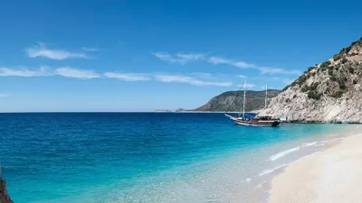 Kaş, kendine has samimiyeti ve doğal güzellikleriyle bilinen bir tatil