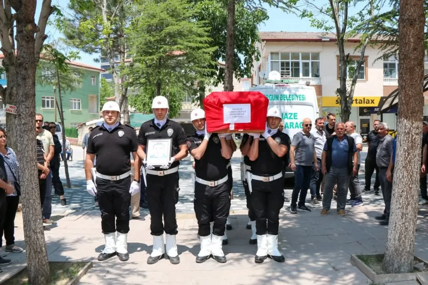 Van Emniyet Müdürlüğü kadrosunda görevli Başkomiser Serhat Yiğiter, geçirdiği kalp