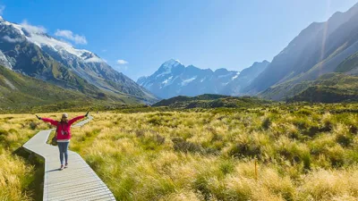 Yalnız seyahat etmeyi sevenler için ideal şehirler arasında birçok seçenek