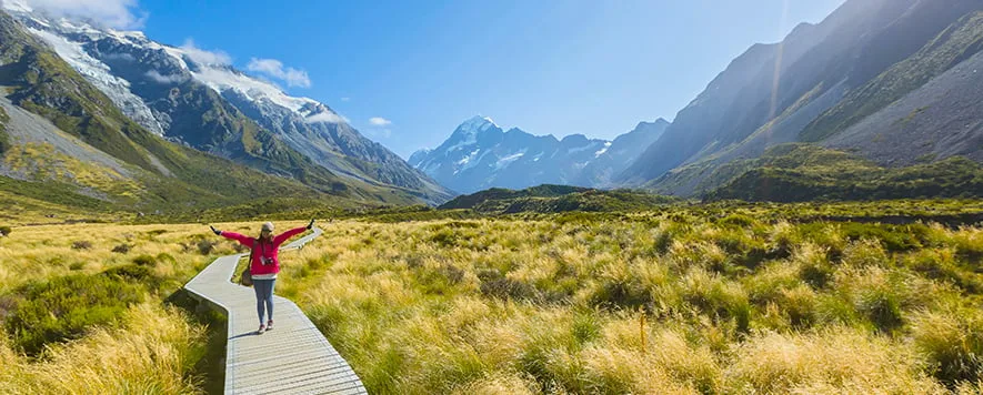 Yalnız seyahat etmeyi sevenler için ideal şehirler arasında birçok seçenek