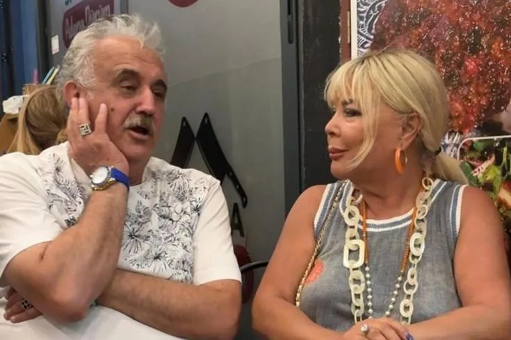 Tanınan sanatçı çifti Safiye Soyman ve Faik Öztürk, Bodrum'da gittikleri