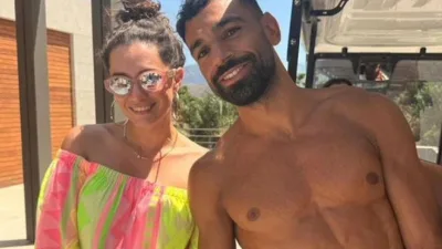 Tanınan aktris Hande Doğandemir, Bodrum'daki otelinde Liverpool'ün ünlü futbolcusu Muhammed