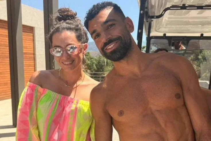 Tanınan aktris Hande Doğandemir, Bodrum'daki otelinde Liverpool'ün ünlü futbolcusu Muhammed