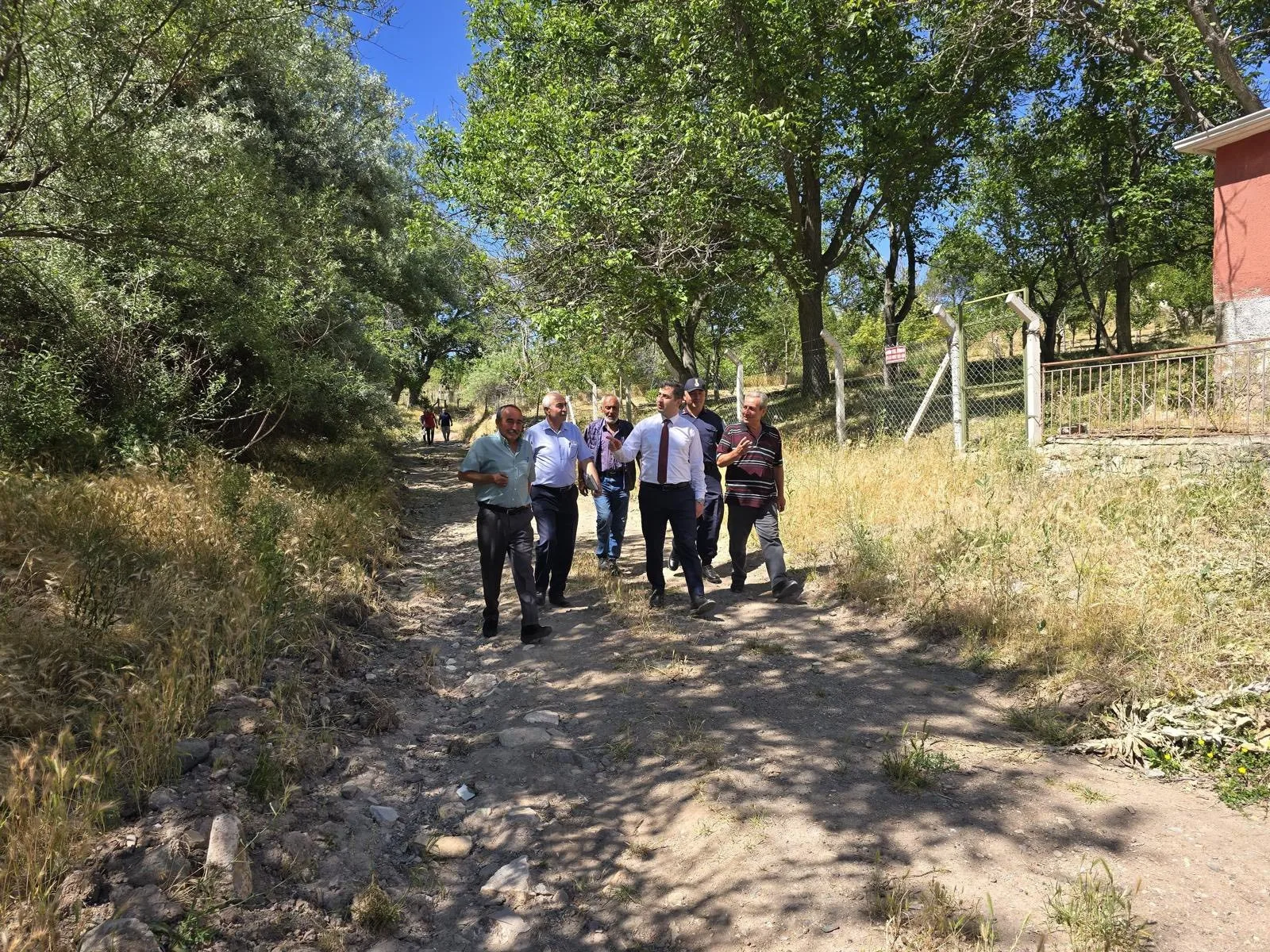 Çiçekdağı Kaymakamı Murat Görmüş, Ortahacıahmetli ve Yukarıhacıahmetli Köylerini Ziyaret etti.