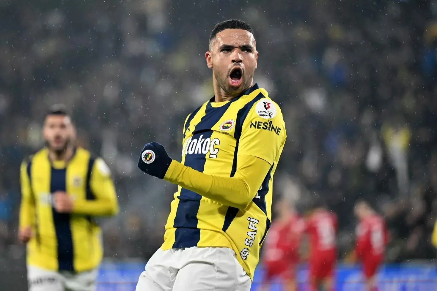 Fenerbahçe'nin yıldız golcüsü Youssef En-Nesyri, rekor bonservisle transfer olmaya hazırlanıyor.