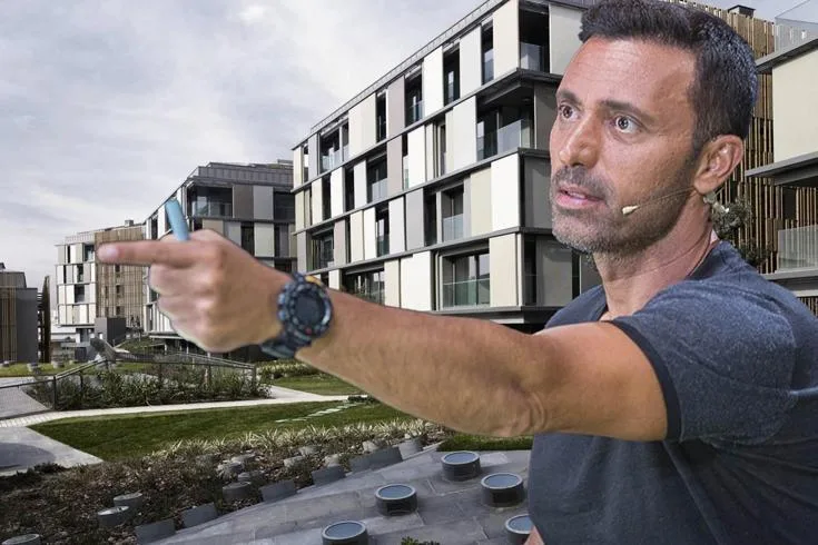 Tanınmış müzisyen Mustafa Sandal, İstanbul'un Etiler semtinde lüks bir dairede