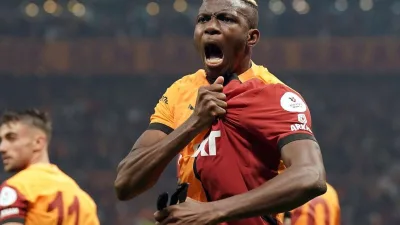 Fenerbahçe, Victor Osimhen adlı Nijeryalı futbolcu için teklifini Napoli'ye iletti.