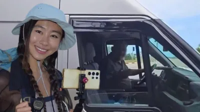 Gerek Türkiye'yi dolaşan Güney Koreli sosyal medya ünlüsü Mhyochi, Kadıköy