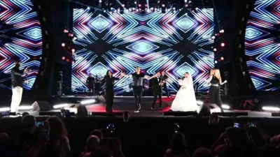 Samsun kentindeki konserde Haluk Levent, düğünlerini bırakarak sahneye gelip çiftetelli