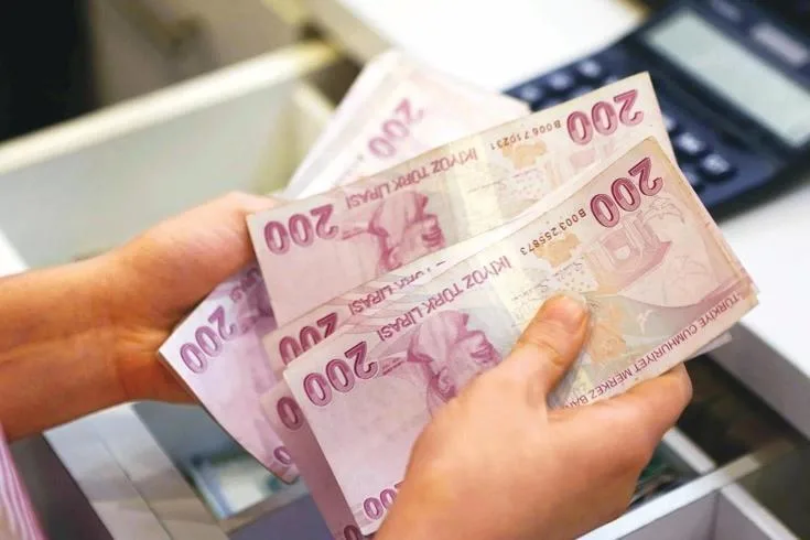 Hükümet, kamu çalışanları için maaş artışı müzakerelerinin ikinci teklifini sundu.