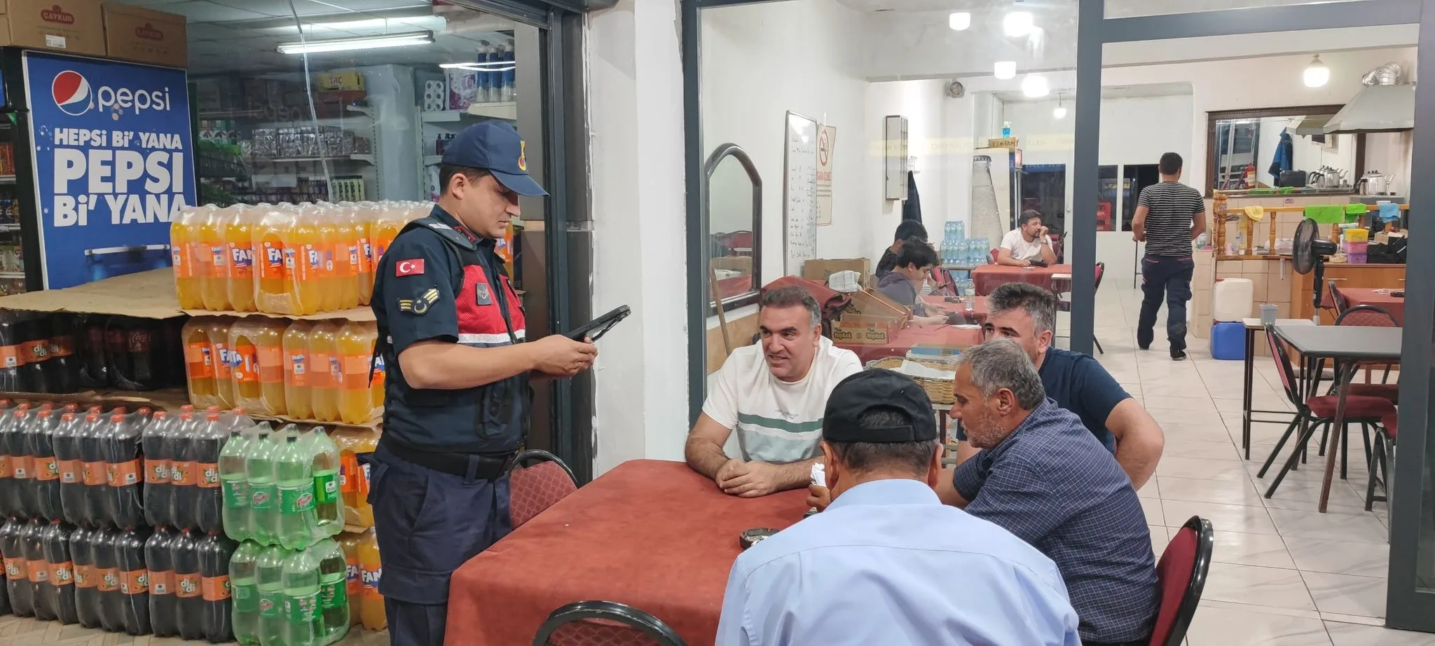 Yerköy'de jandarma ekipleri tarafından gerçekleştirilen şok uygulamada 211 şahıs ve