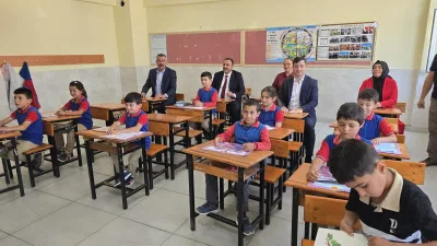 Çiçekdağı Kaymakamı Murat Görmüş, Belediye Başkanı Hasan Hakanoğlu ve İlçe