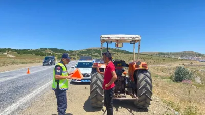 Yozgat İl Jandarma Komutanlığı trafik ekipleri, hasat sezonunun başlamasıyla birlikte