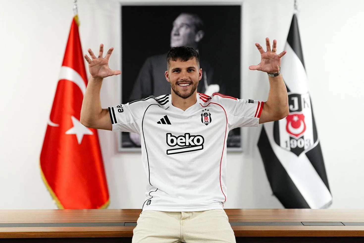 Yeni sezona hazırlanan Beşiktaş, kadrosunu güçlendirmek adına ilk transfer adımını