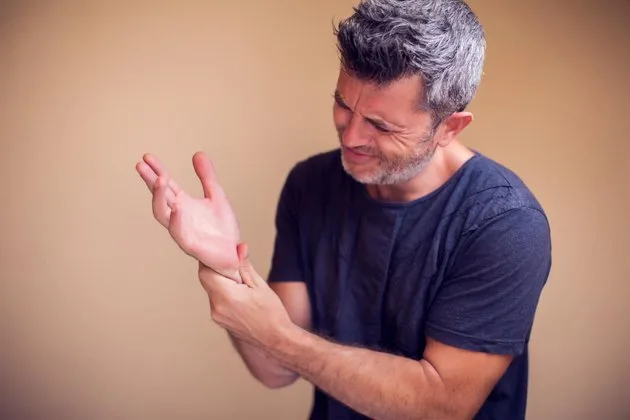 El, kol, bel ve boyun bölgesinde uyuşma, karıncalanma ve ağrı